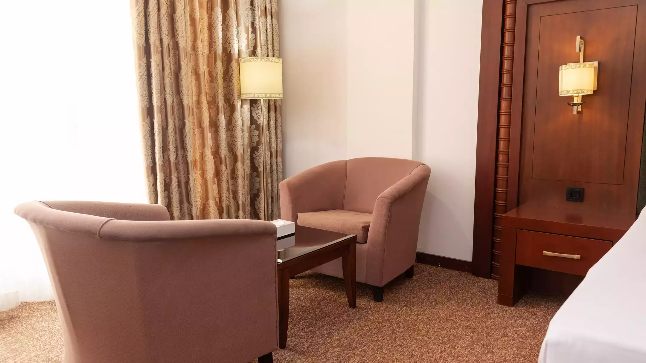 Alibaba https://cdn.alibaba.ir/ostorage/hotel-accommodation-images/670533bab347cc1bd8f4c319_66e9515e79e696602f42e41a_هتل پانوراما - اتاق سه تخته دبل سینگل (2).webp